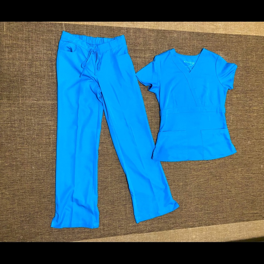 Scrubs set
